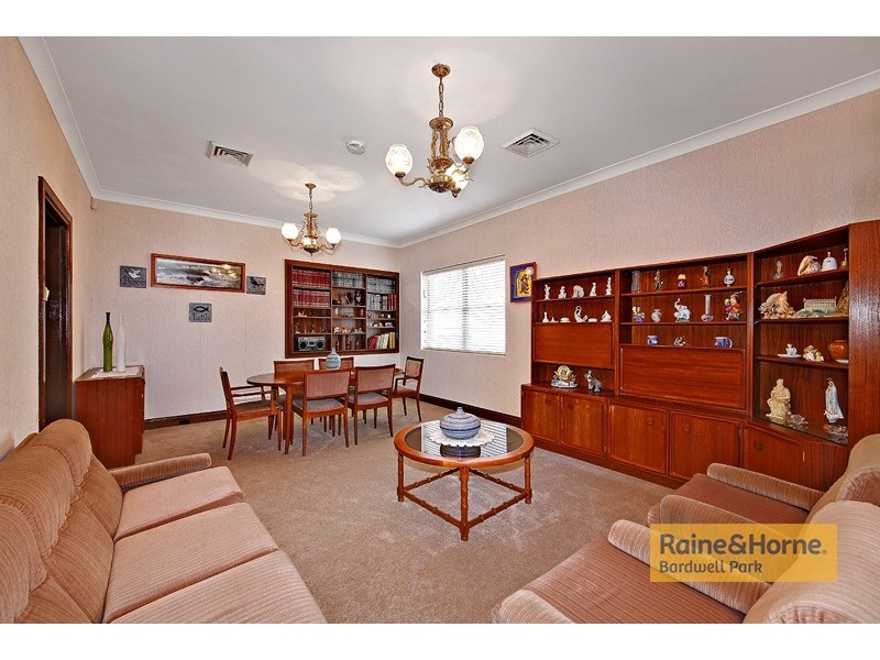 19 Simmons Road, Kingsgrove NSW 2208