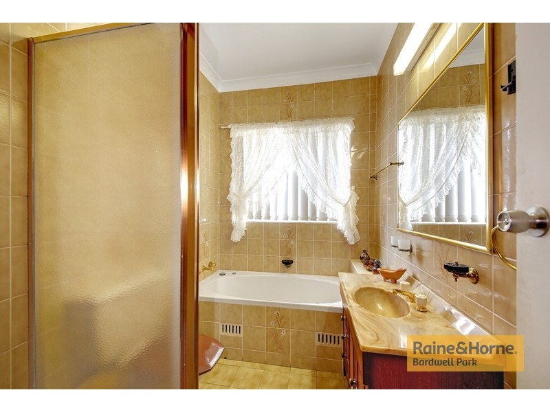 19 Simmons Road, Kingsgrove NSW 2208