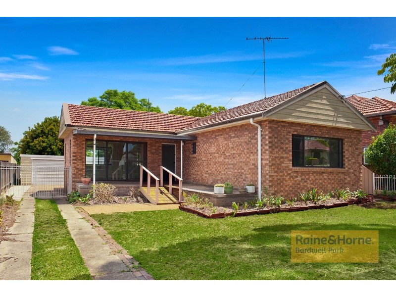 9 Clarke Street North, Peakhurst NSW 2210