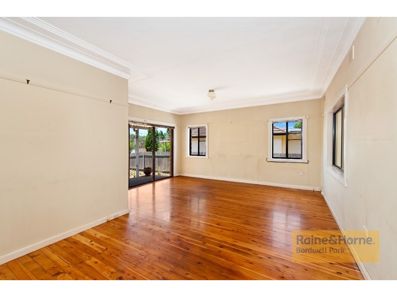 9 Clarke Street North, Peakhurst NSW 2210