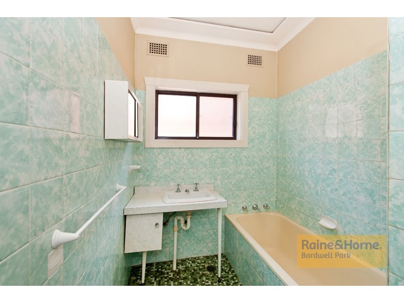 9 Clarke Street North, Peakhurst NSW 2210