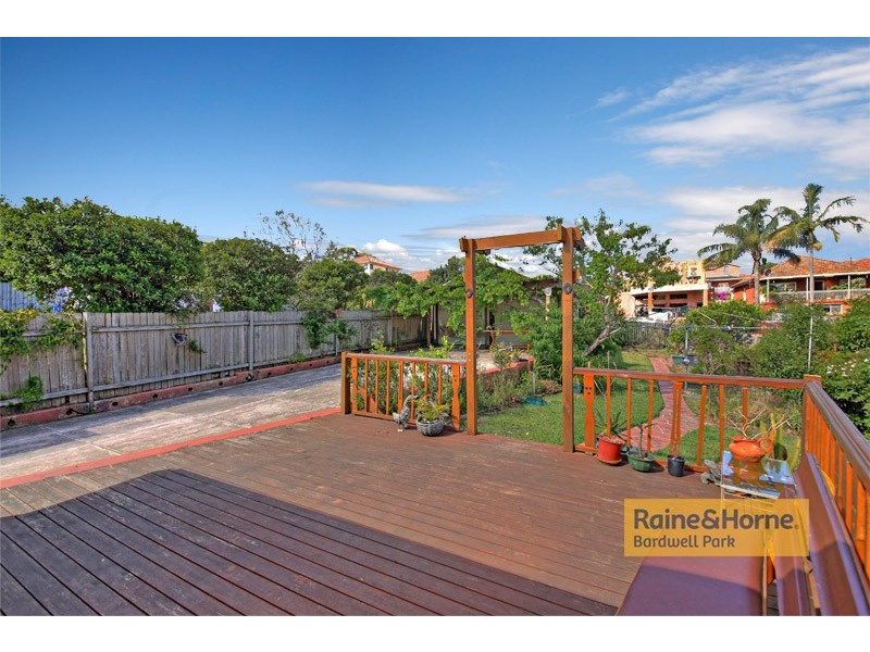 16 Doonkuna Street, Beverly Hills NSW 2209