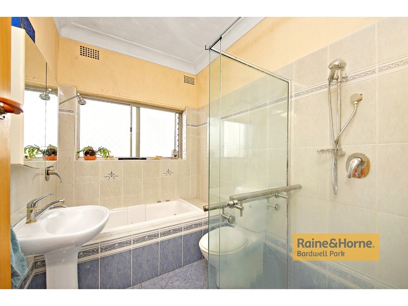 16 Doonkuna Street, Beverly Hills NSW 2209