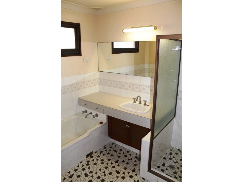 6 Hymen Street, Peakhurst NSW 2210