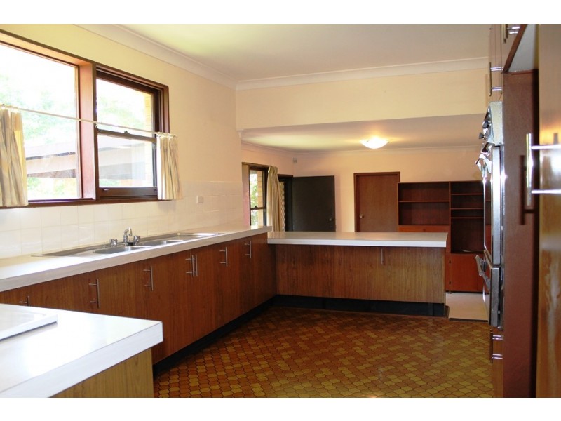 6 Hymen Street, Peakhurst NSW 2210