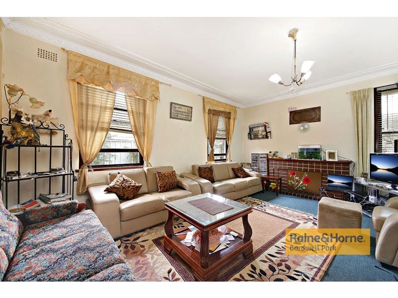 16 Junee Crescent, Kingsgrove NSW 2208