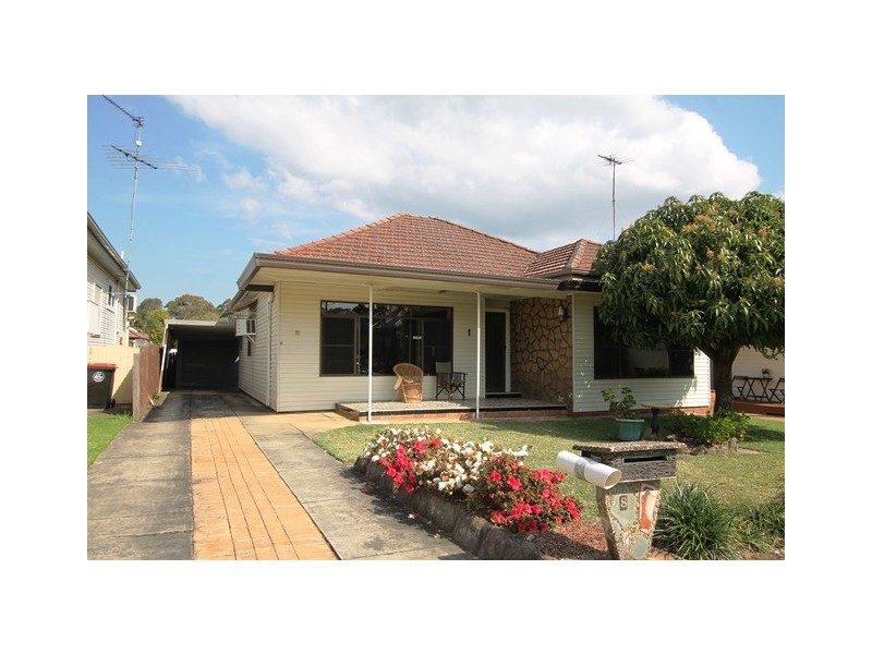 8 Smee Avenue, Roselands NSW 2196