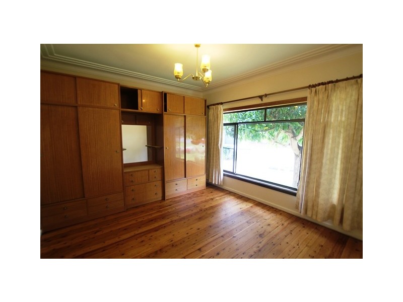 8 Smee Avenue, Roselands NSW 2196