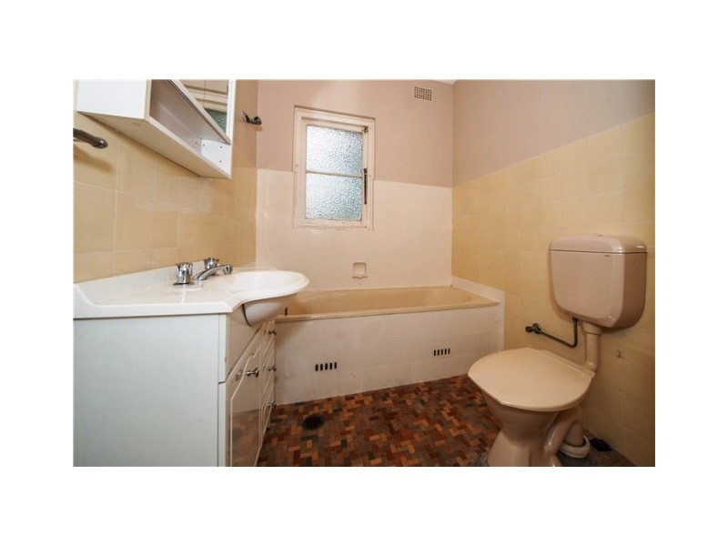 2 Turon Avenue, Kingsgrove NSW 2208