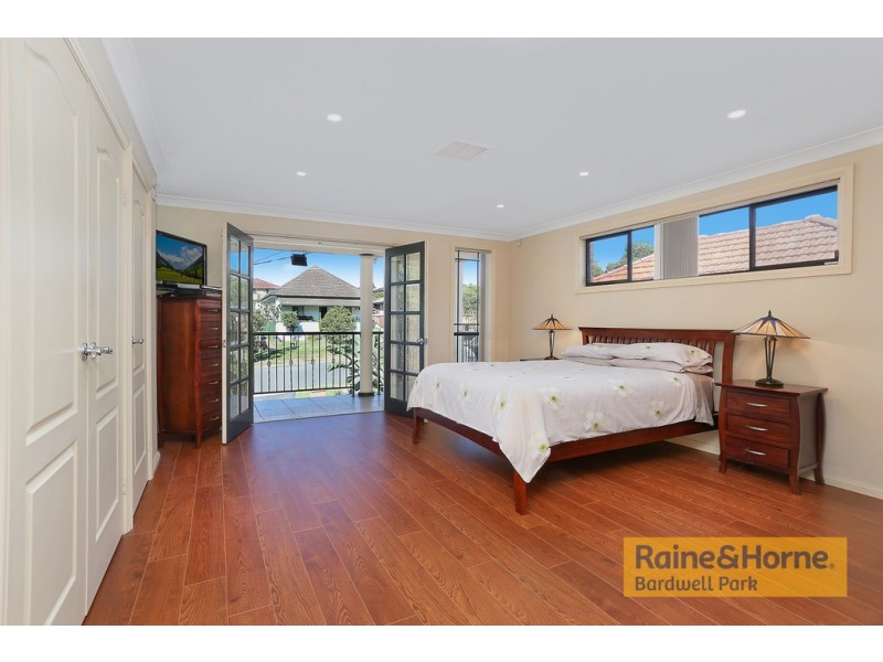 15 Oatley Street, Kingsgrove NSW 2208