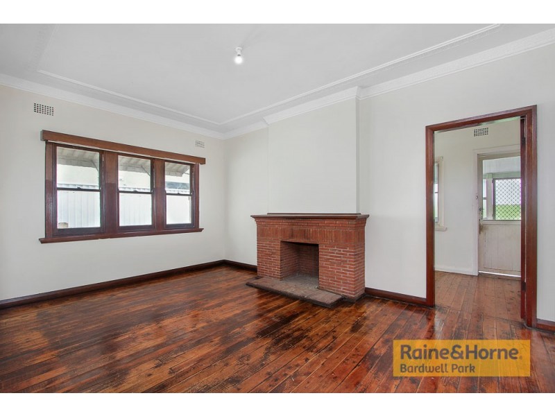 10 Earlwood Crescent, Bardwell Park NSW 2207