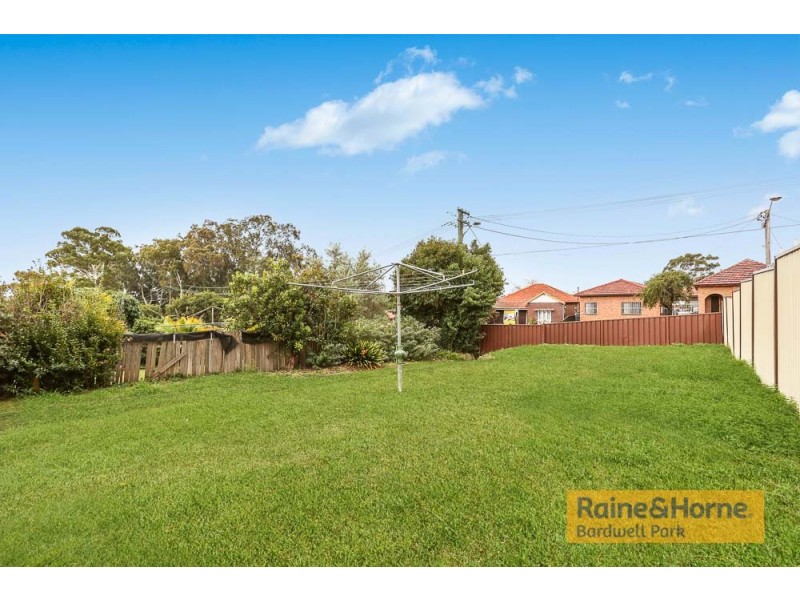 14 Nicholas Avenue, Campsie NSW 2194