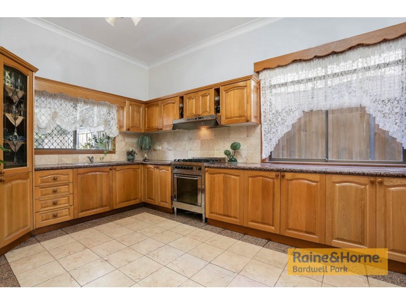 25 Riverside Crescent, Marrickville NSW 2204