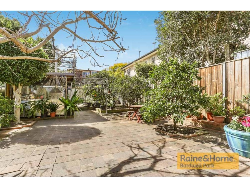 25 Riverside Crescent, Marrickville NSW 2204