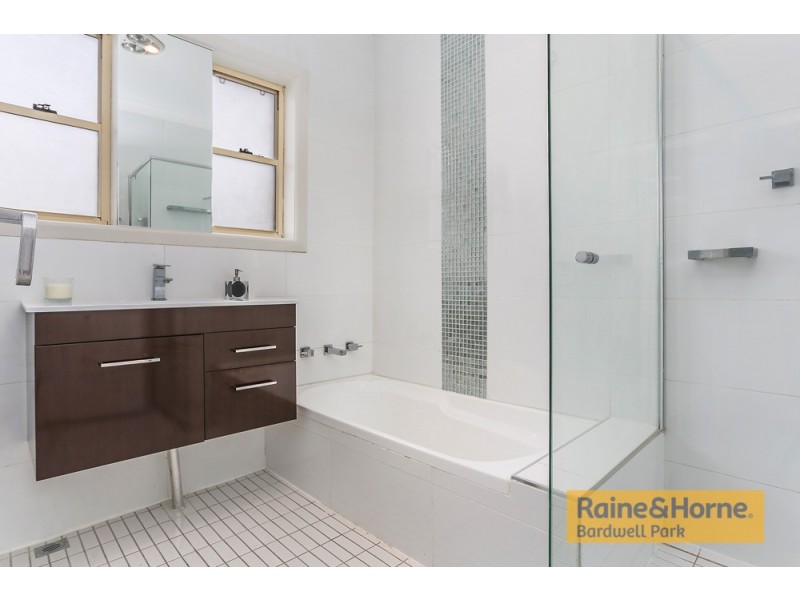 33 Holley Road, Beverly Hills NSW 2209