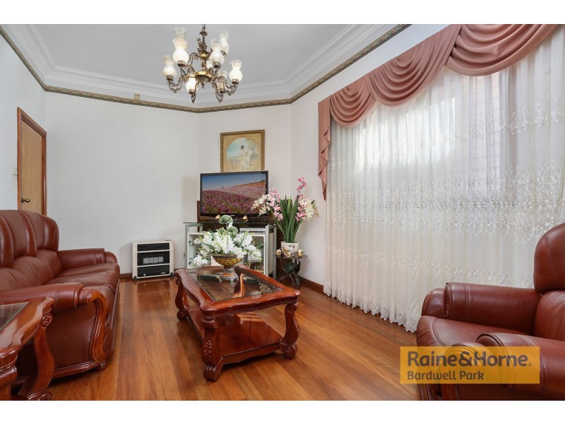 25 Riverside Crescent, Marrickville NSW 2204