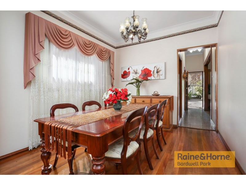 25 Riverside Crescent, Marrickville NSW 2204