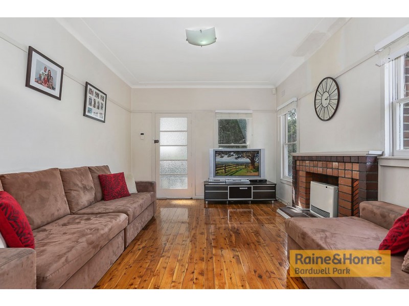 2 Kiewarra Street, Kingsgrove NSW 2208