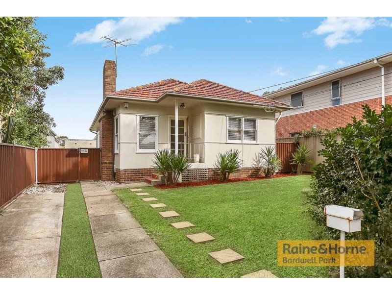 2 Kiewarra Street, Kingsgrove NSW 2208