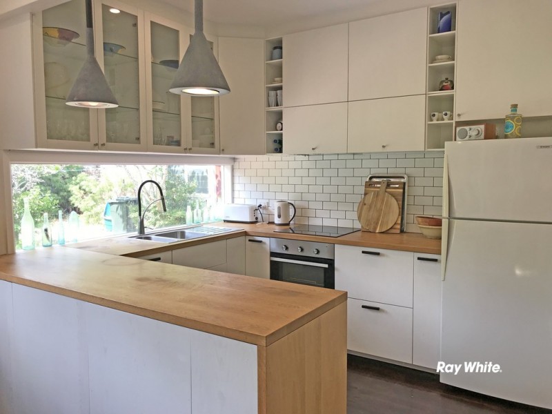 18 Simpson Road, Bundeena NSW 2230