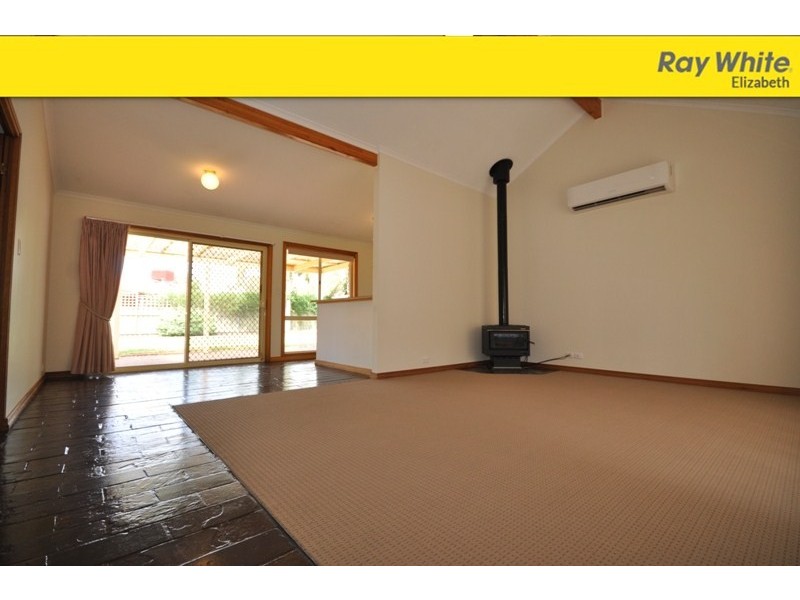 25 President Avenue, Andrews Farm SA 5114