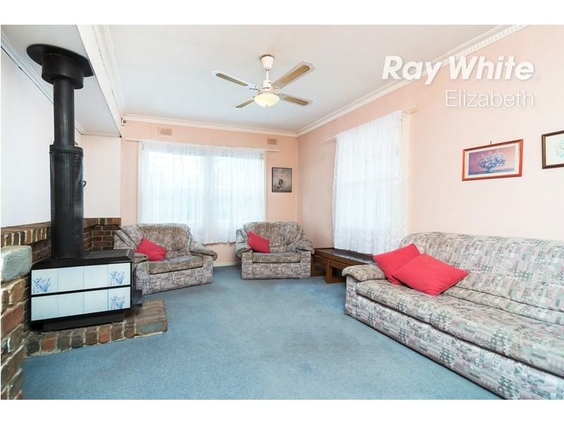 17 Bloomfield Crescent, Elizabeth Downs SA 5113