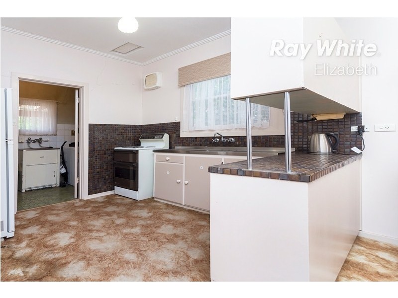 17 Bloomfield Crescent, Elizabeth Downs SA 5113