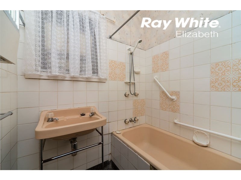 17 Bloomfield Crescent, Elizabeth Downs SA 5113