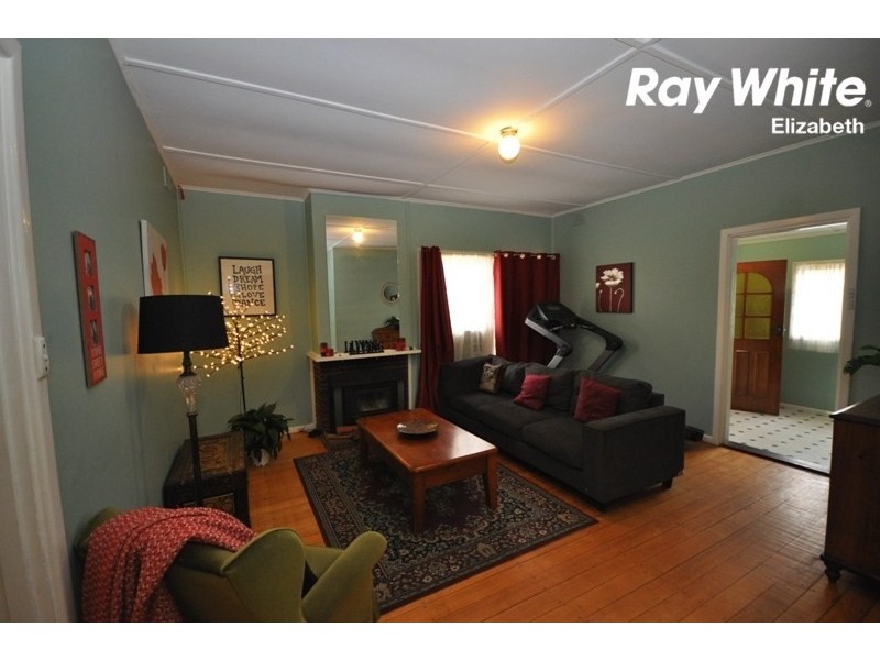 10 Manningford Road, Elizabeth South SA 5112