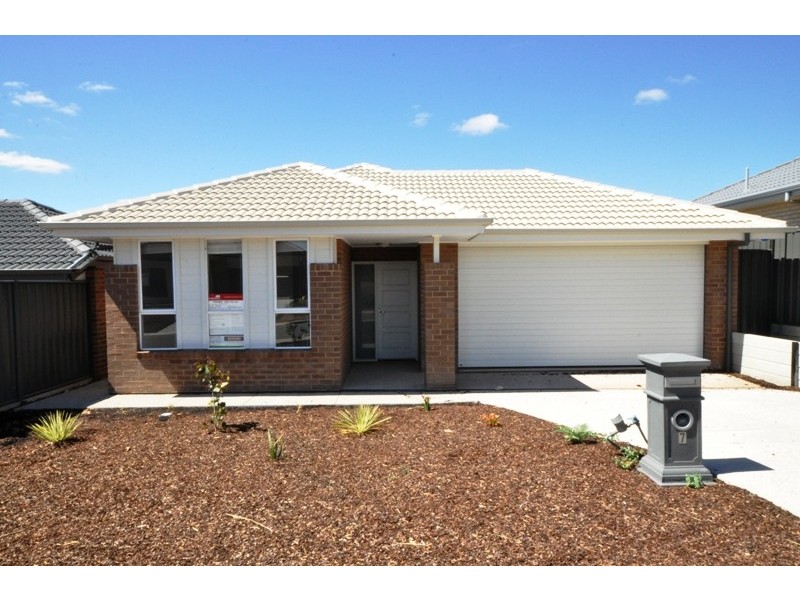 7 Lomandra Cres, Hillbank SA 5112