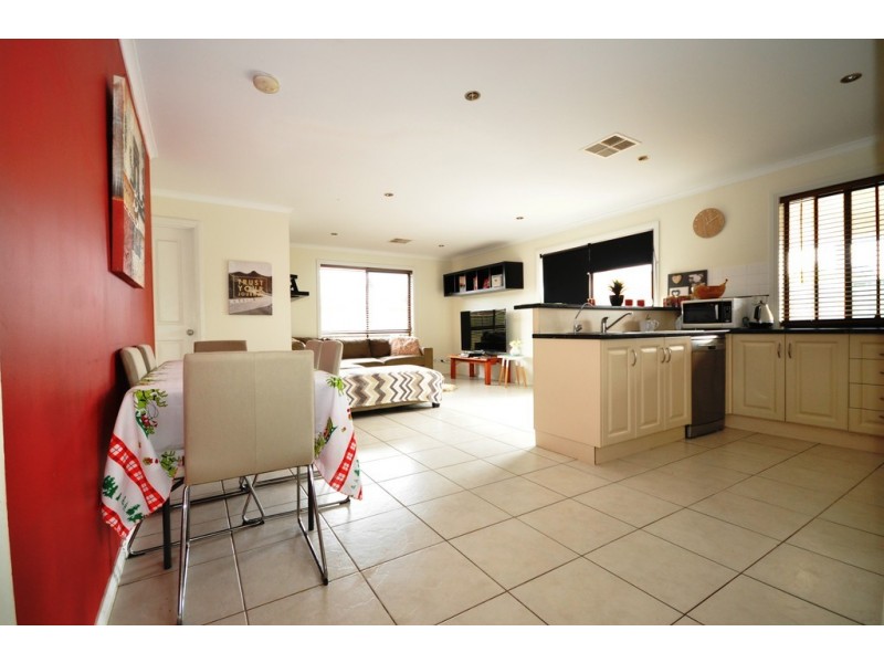 8 Dover Place, Elizabeth Park SA 5113