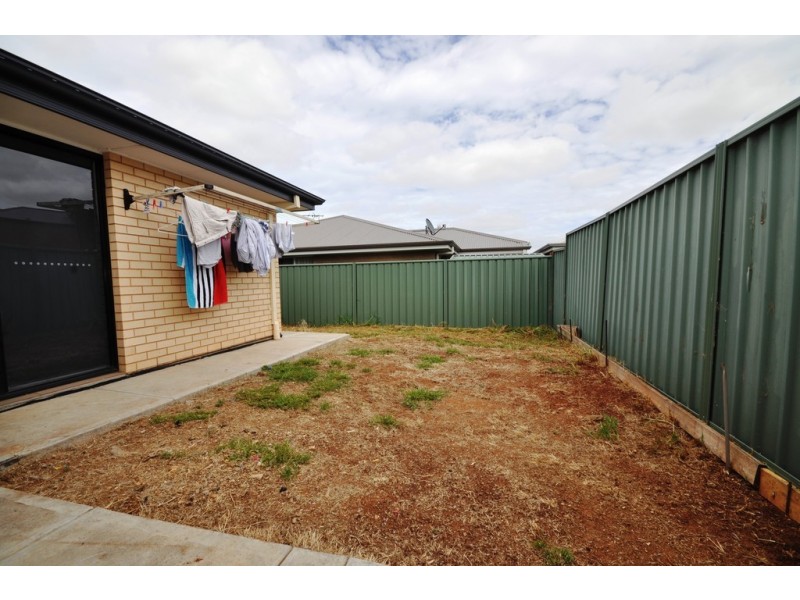 8 Dover Place, Elizabeth Park SA 5113