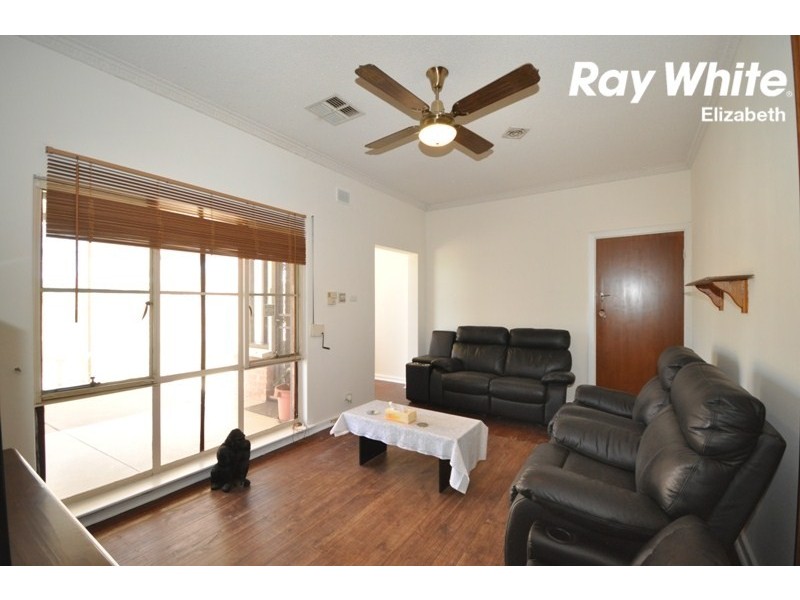 9 Longleat Road, Elizabeth Vale SA 5112