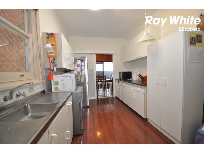 9 Longleat Road, Elizabeth Vale SA 5112