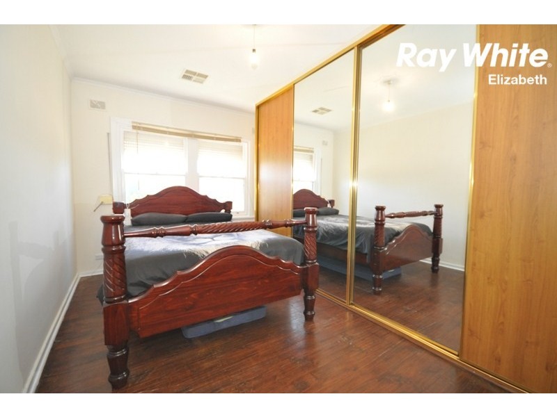 9 Longleat Road, Elizabeth Vale SA 5112