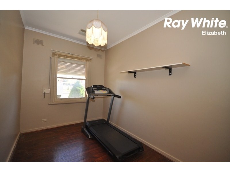 9 Longleat Road, Elizabeth Vale SA 5112