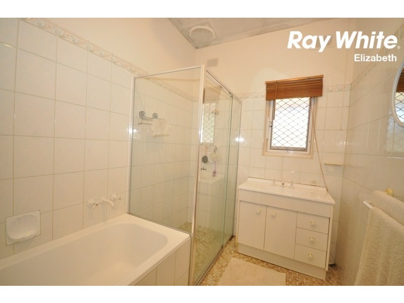 9 Longleat Road, Elizabeth Vale SA 5112