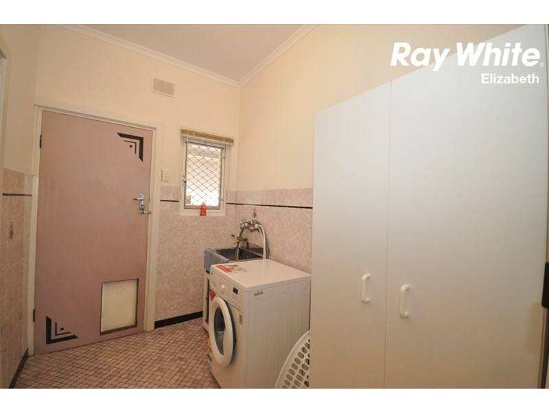 9 Longleat Road, Elizabeth Vale SA 5112