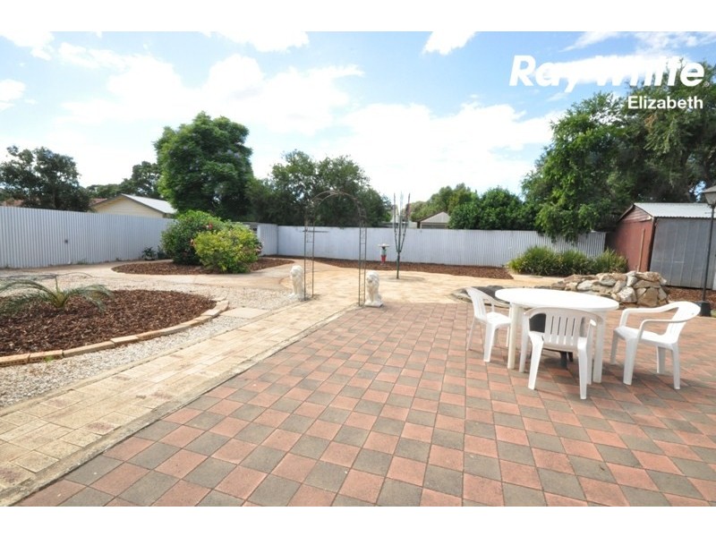 9 Longleat Road, Elizabeth Vale SA 5112