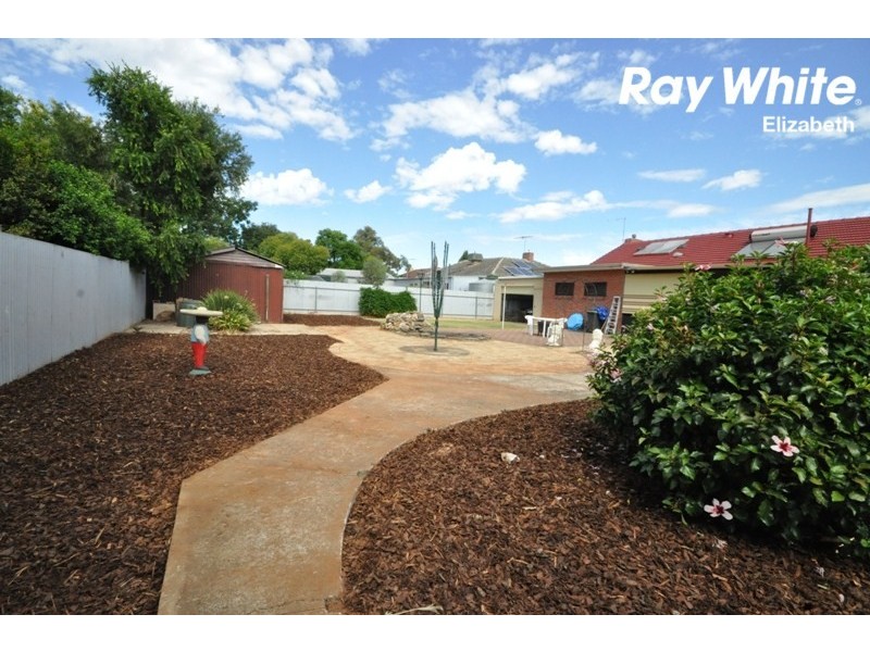 9 Longleat Road, Elizabeth Vale SA 5112