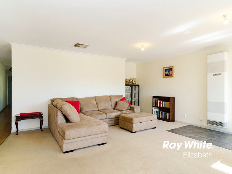 15 Castle Drive, Burton SA 5110