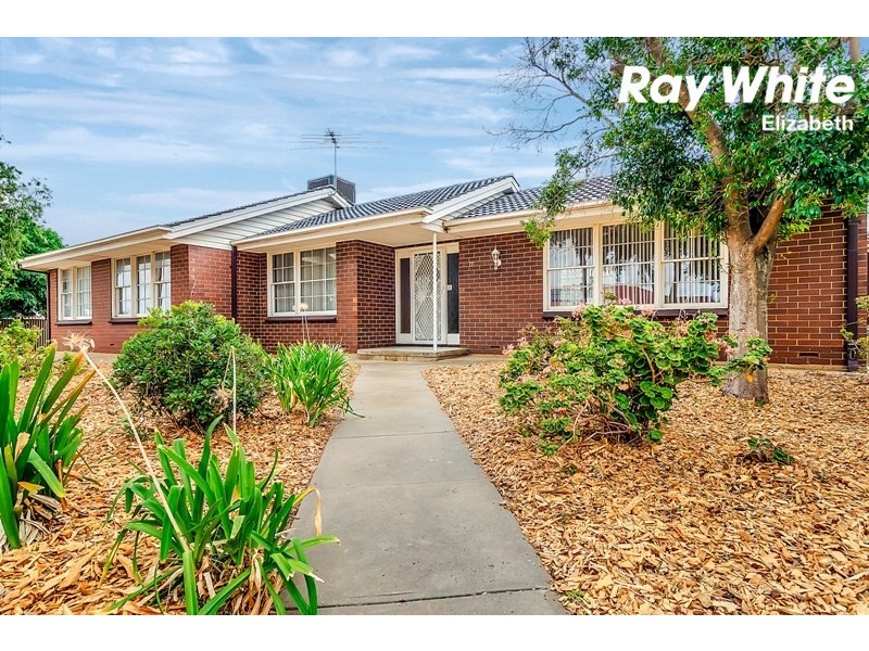17 Coorong Crescent, Para Hills West SA 5096