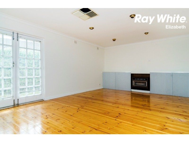 17 Coorong Crescent, Para Hills West SA 5096