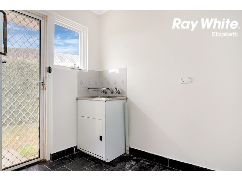 17 Coorong Crescent, Para Hills West SA 5096