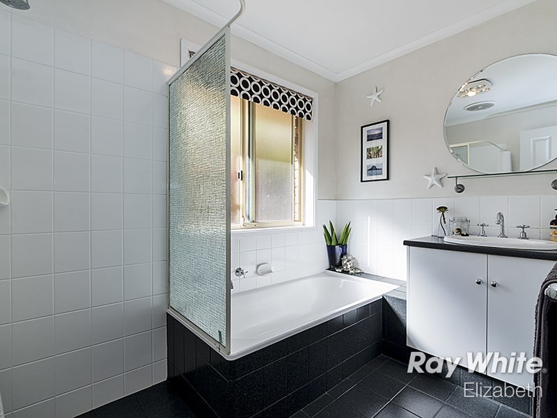 6 Mildren Court, Greenwith SA 5125