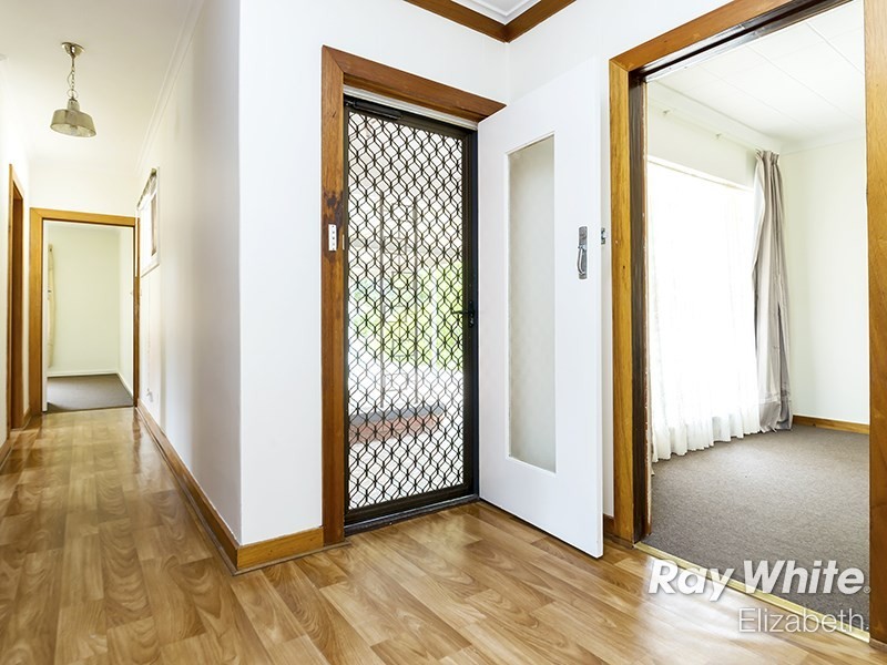 15 Marleycombe Road, Elizabeth Vale SA 5112