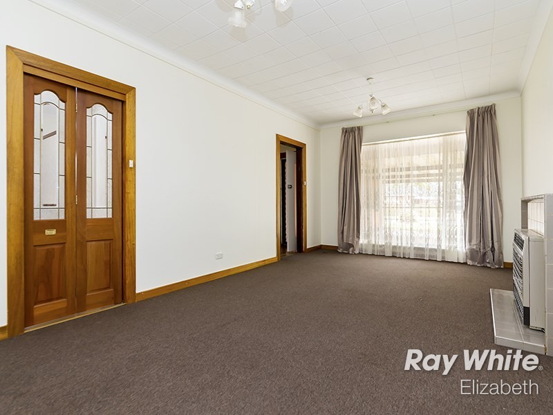15 Marleycombe Road, Elizabeth Vale SA 5112
