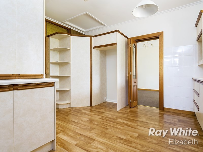 15 Marleycombe Road, Elizabeth Vale SA 5112