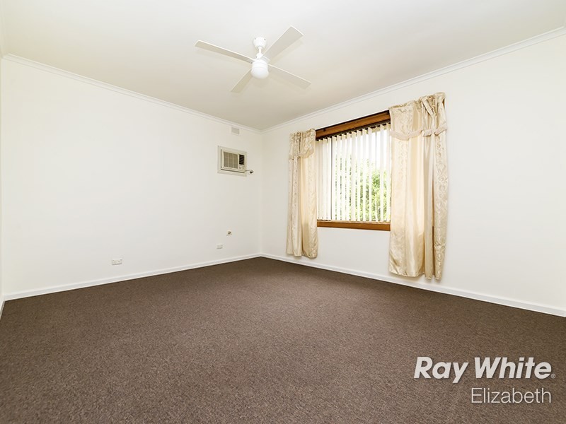 15 Marleycombe Road, Elizabeth Vale SA 5112