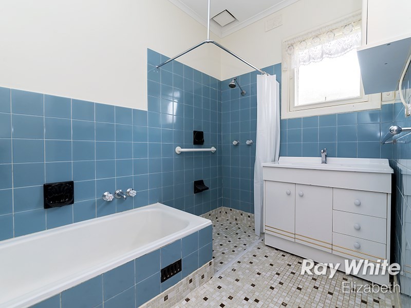 15 Marleycombe Road, Elizabeth Vale SA 5112